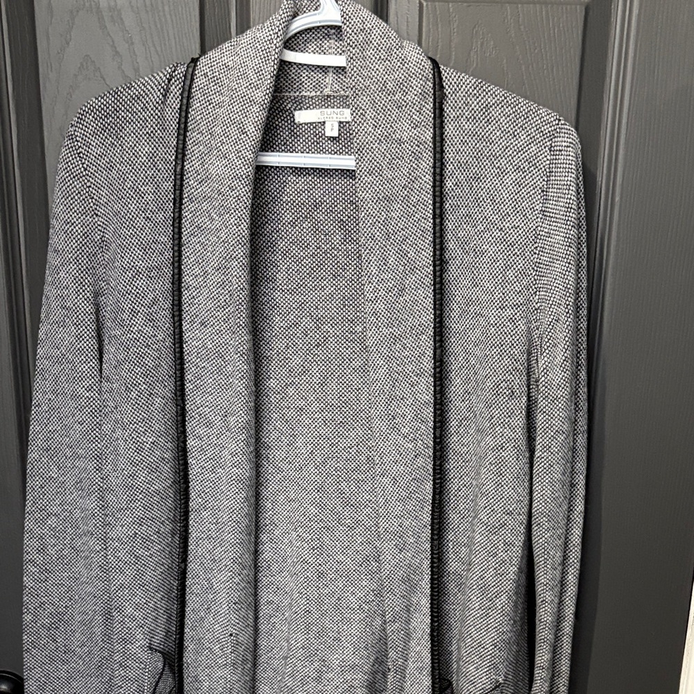 ALFRED SUNG Black and White Knit Sweater